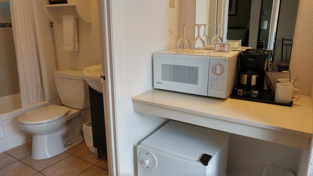 Motel De L'Outlet Magog Екстер'єр фото