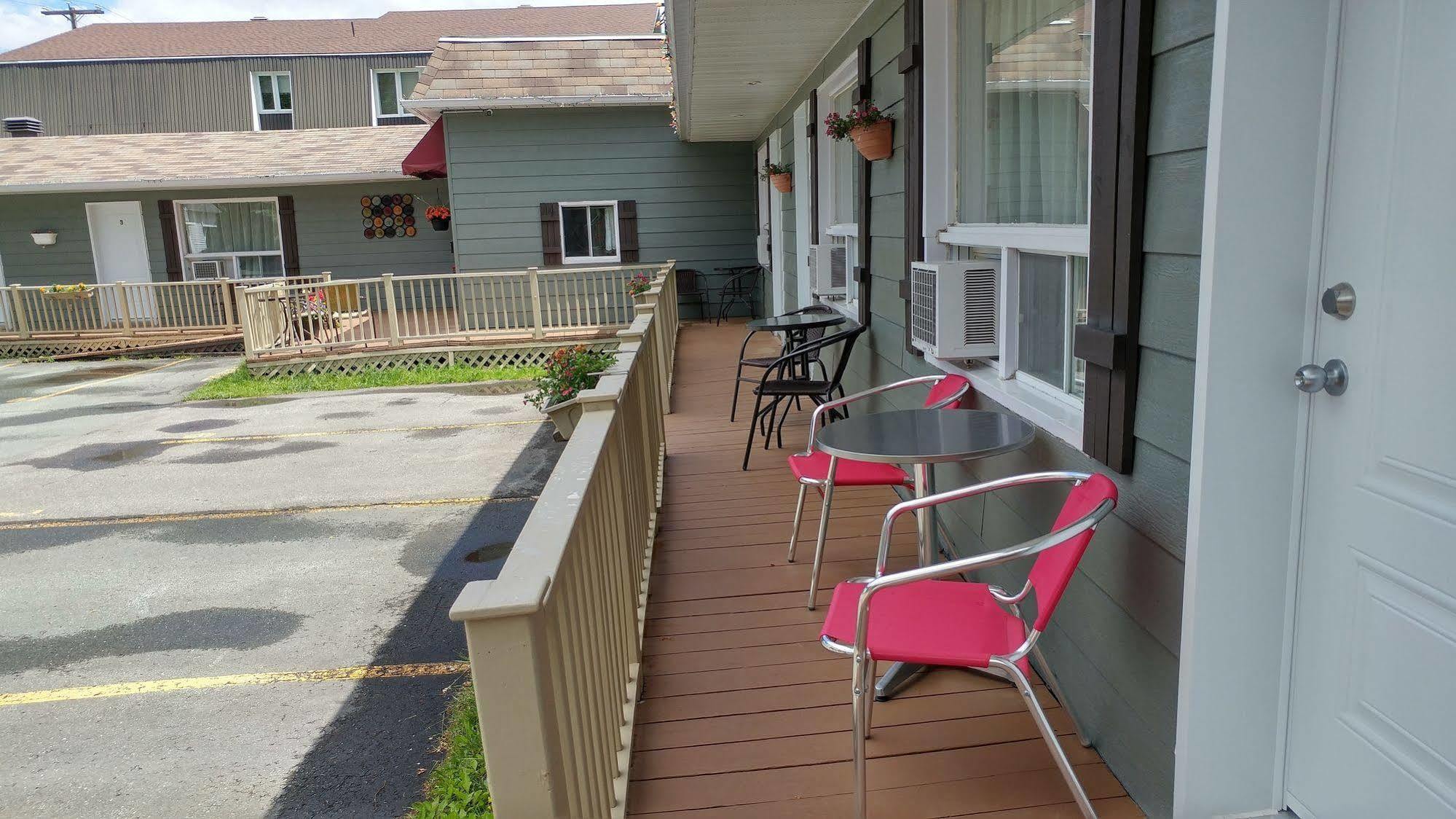 Motel De L'Outlet Magog Екстер'єр фото